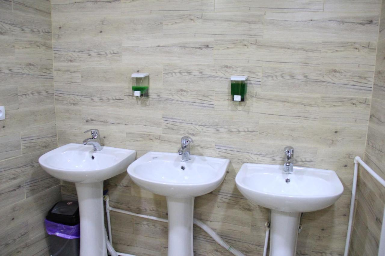 Blossom Hostel Updated ! Обновлено !!! City Center! Perfect Order!!! Snow-White Bed Linen!!! Идеальный Порядок!!! Белоснежное Постельное Белье!!! Центр Города !!! Tbilisi Luaran gambar
