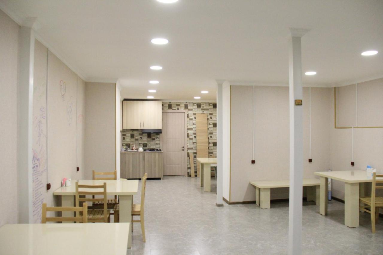 Blossom Hostel Updated ! Обновлено !!! City Center! Perfect Order!!! Snow-White Bed Linen!!! Идеальный Порядок!!! Белоснежное Постельное Белье!!! Центр Города !!! Tbilisi Luaran gambar