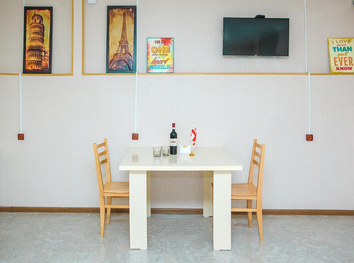 Blossom Hostel Updated ! Обновлено !!! City Center! Perfect Order!!! Snow-White Bed Linen!!! Идеальный Порядок!!! Белоснежное Постельное Белье!!! Центр Города !!! Tbilisi Luaran gambar